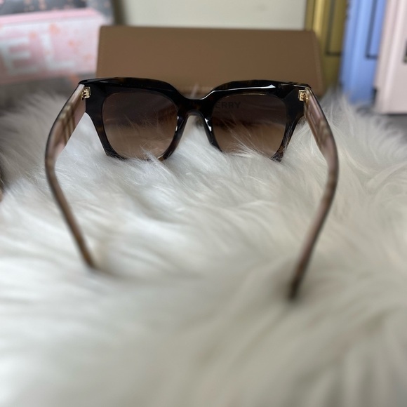 NEW Full Inclusion Burberry Sunglasses main image 9
